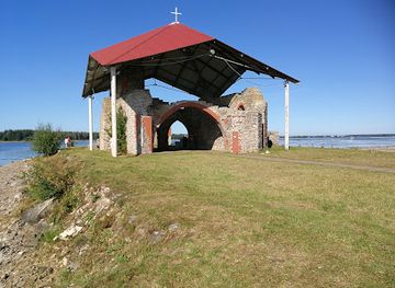 latvia/teici-nature-reserve/landmark/ikskiles-baznicas-drupas-uz-sveta-meinarda-salas