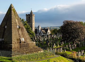 united-kingdom/stirling/landmark/old-town-cemetery