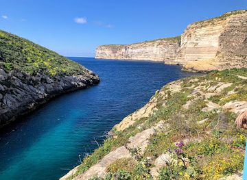 malta/harbour-area/landmark/xlendi-bay