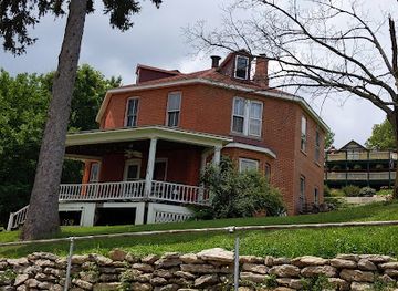illinois/western-illinois/landmark/robert-waugh-house