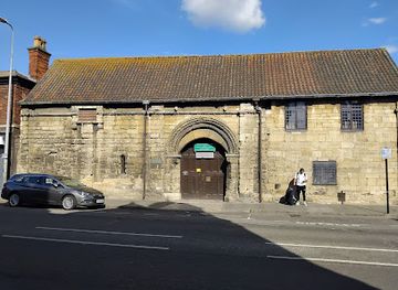 united-kingdom/lincolnshire/landmark/st-mary-s-guildhall-display-remains-roman-road