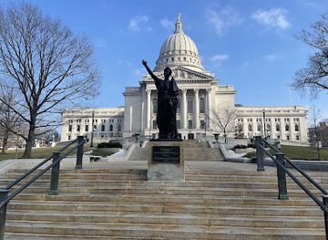 wisconsin/central-wisconsin/landmark/wisconsin-state-capitol