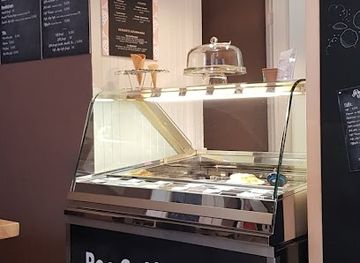 saint-pierre-and-miquelon/langlade/landmark/roc-cafe