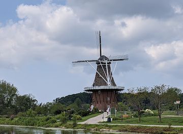michigan/holland-state-park/landmark/de-zwaan