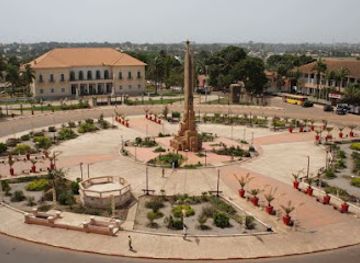 guinea-bissau/quebo/landmark/monumento-aos-herois-da-independencia