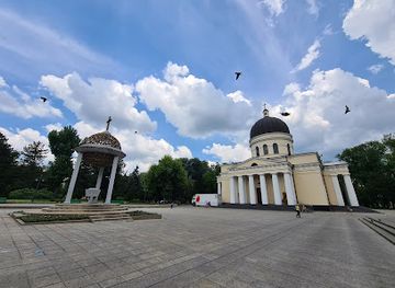 moldova/chisinau/landmark/cathedral-park