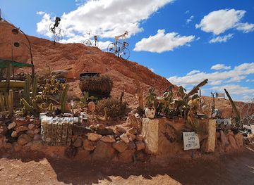 australia/outback/landmark/crocodile-harry-s-underground-nest-dugout