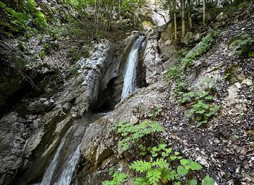 kosovo/white-drin-waterfall/landmark/waterfall-trail-shtegu-i-ujevares