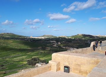 malta/hondoq-bay/landmark/foso-e-interior-citadelle-de-victoria