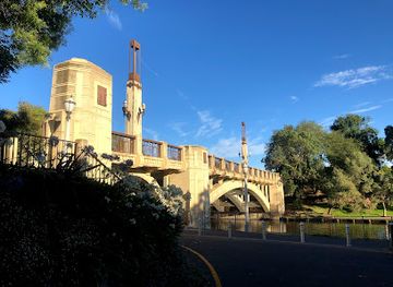 australia/fleurieu-peninsula/landmark/the-city-bridge