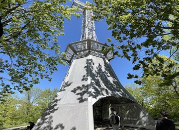 canada/laurentides/landmark/mount-royal-cross