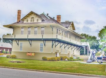 florida/pensacola/landmark/florida-public-archaeology-network-destination-archaeology-resource-center