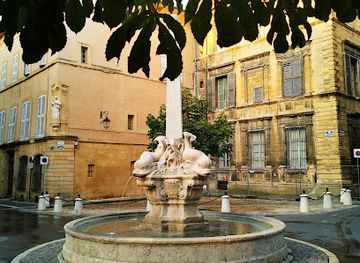 france/provence/landmark/place-des-quatre-dauphins