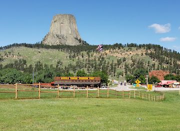 wyoming/crook-county/landmark/devils-tower-visitor-center