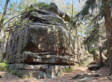 poland/stolowe-mountains/landmark/okret-w-blednych-skalach