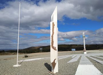 chile/punta-arenas/landmark/hito-de-la-mitad-de-chile