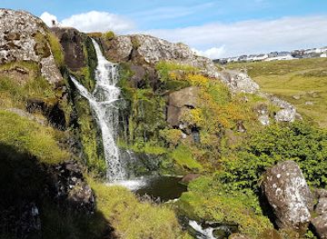 faroe-islands/streymoy-island/landmark/svartafoss-waterfall