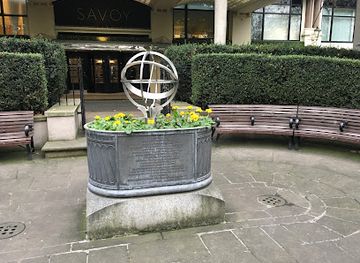 united-kingdom/london/covent-garden/landmark/richard-d-oyly-carte-monument