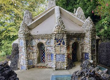 guernsey/grandes-rocques/landmark/the-little-chapel