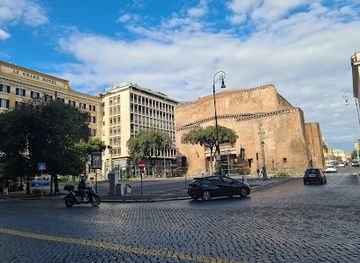 italy/rome/landmark/monumento-della-caravella