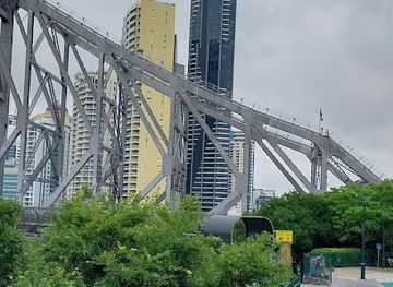 australia/brisbane/fortitude-valley/landmark/petrie-point-story-bridge-lookout-elevator