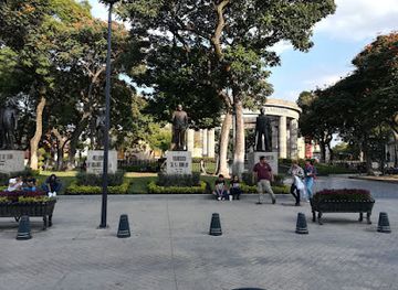 mexico/guadalajara/chapultepec/landmark/rotonda-de-los-jaliscienses-ilustres