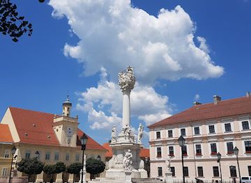 croatia/slavonia/landmark/votive-monument-of-the-holy-trinity