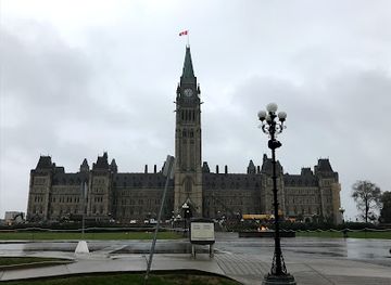canada/ottawa/parliament-hill/landmark/terry-fox-statue