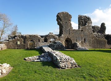united-kingdom/pembrokeshire/landmark/llawhaden-castle