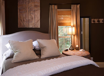 michigan/kalamazoo/landmark/kara-s-kottages-w-main-st