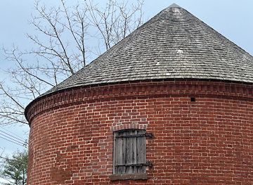 new-hampshire/lakes-region/landmark/powder-house