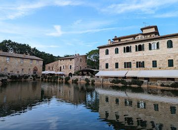 italy/val-d-orcia/landmark/bagno-vignoni-thermal-bath-old-town