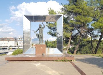 montenegro/bar/landmark/vladimir-vysotsky-monument