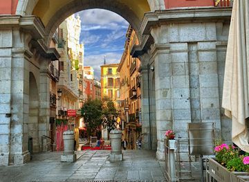spain/madrid/landmark/calle-de-la-sal