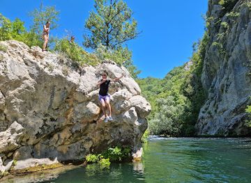 croatia/cetina-river-canyon/landmark/rafting-pirate-omis