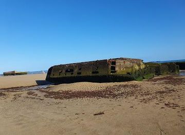 france/caen/landmark/port-artificiel-d-arromanches-mulberry