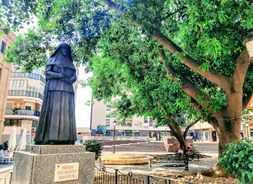 Monumento a Santa Ángela de la Cruz