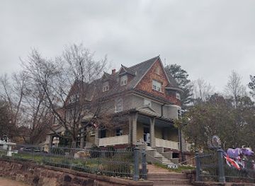 wisconsin/bayfield/landmark/the-knight-house