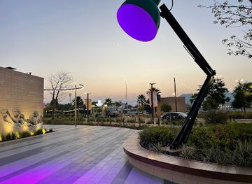 united-arab-emirates/fujairah-beach/landmark/lamp-umbrella-beach