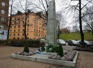 finland/helsinki/kallio/landmark/assarykmentti-memorial-sculpture