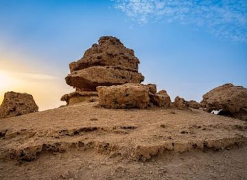 bahrain/bahrain-international-circuit/landmark/dragon-rocks