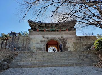 south-korea/busan/landmark/geumjeongsanseong-fortress-east-gate