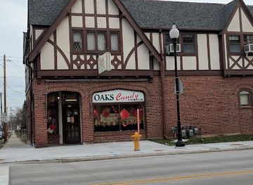 wisconsin/oshkosh/landmark/oaks-candy-corner