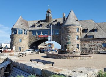 rhode-island/aquidneck-island/landmark/the-towers