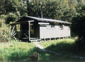 new-zealand/fiordland-national-park/landmark/worsley-hut
