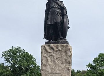 united-kingdom/berkshire/landmark/king-alfred-the-great-statue
