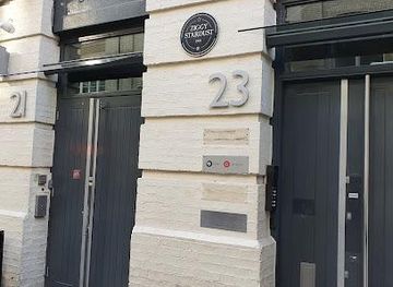 united-kingdom/windsor/landmark/ziggy-stardust-album-cover