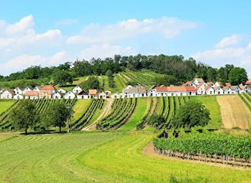 austria/weinviertel/landmark/kellergasse-galgenberg
