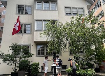 switzerland/zurich/lindenhof/landmark/brunnen
