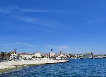 croatia/split/landmark/pillars-of-perpetual-love